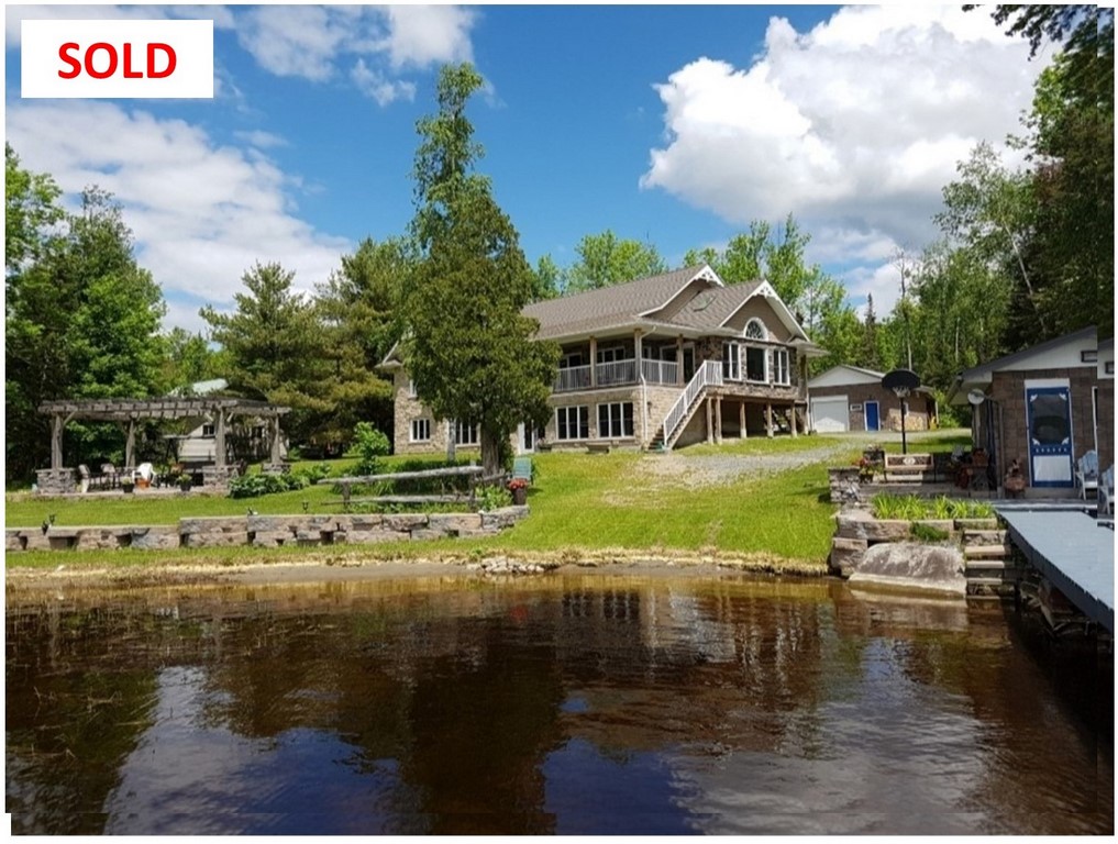 Secluded Splendor , A Home Of Grandeur , Ontario    - Photo 1 - 40561403