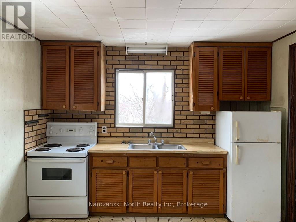 615 Labre Road, St. Charles, Ontario  P0M 2W0 - Photo 4 - X12084921