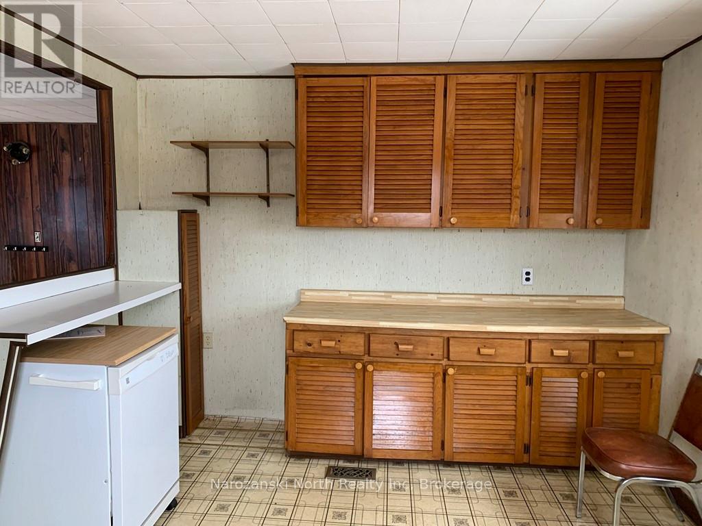 615 Labre Road, St. Charles, Ontario  P0M 2W0 - Photo 5 - X12084921