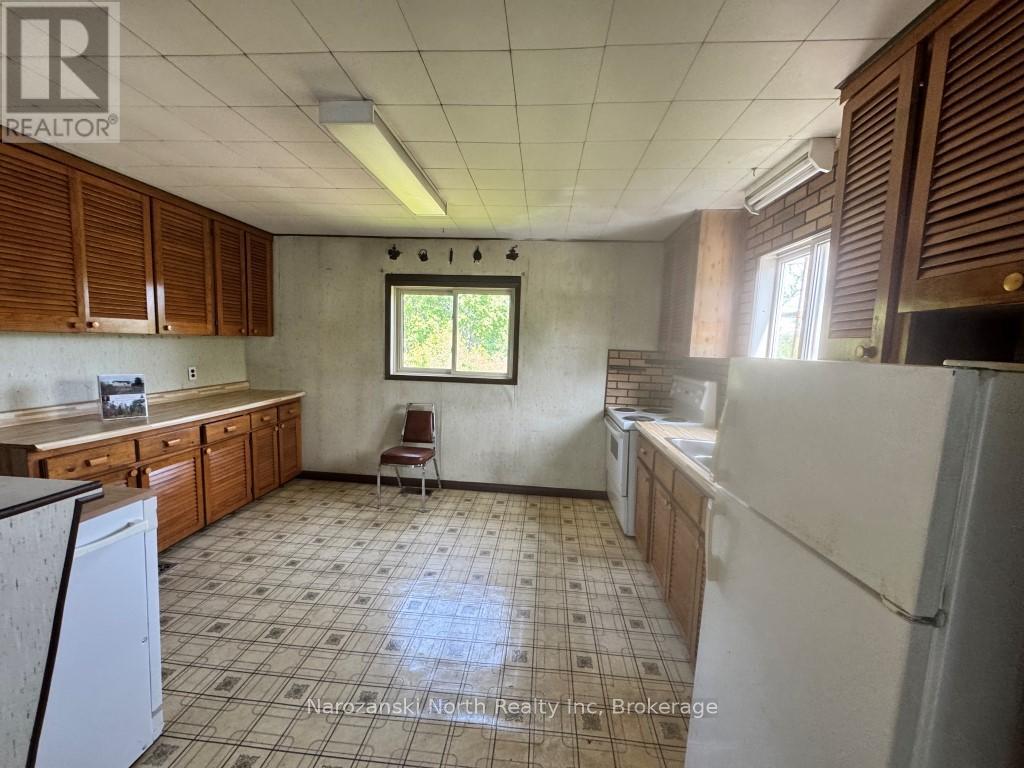 615 Labre Road, St. Charles, Ontario  P0M 2W0 - Photo 6 - X12084921