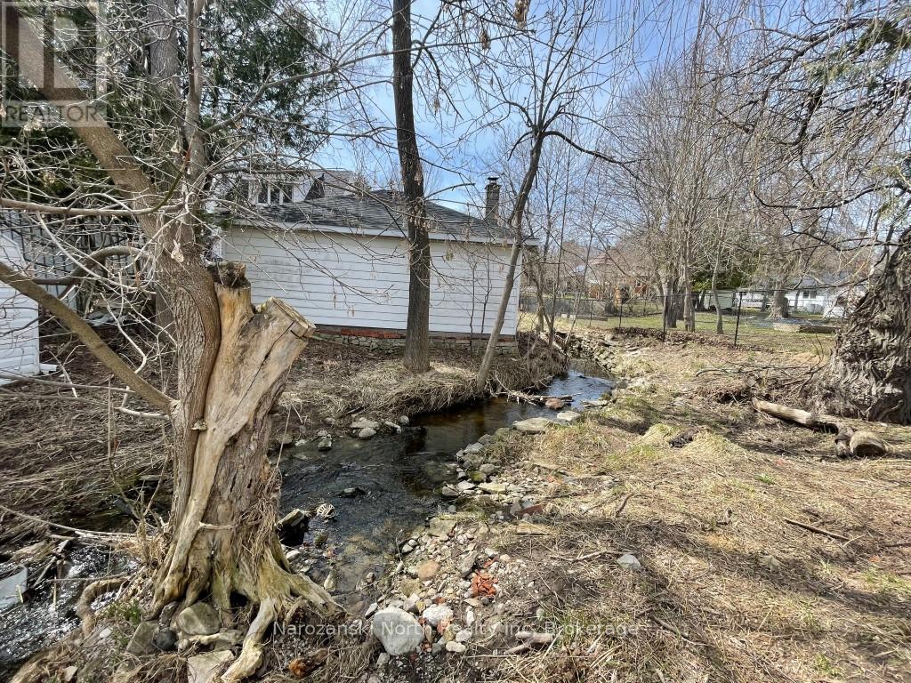 1 Phipps Street, Gore Bay, Ontario  P0P 1H0 - Photo 2 - X12121089