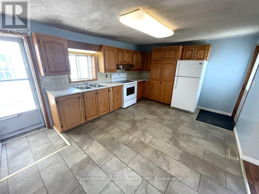 172 Parker Street, West Nipissing, Ontario  P2B 1L3 - Photo 5 - X12163119
