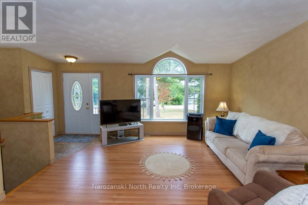 30 Presquille Road, French River, Ontario  P0M 1A0 - Photo 5 - X12370985