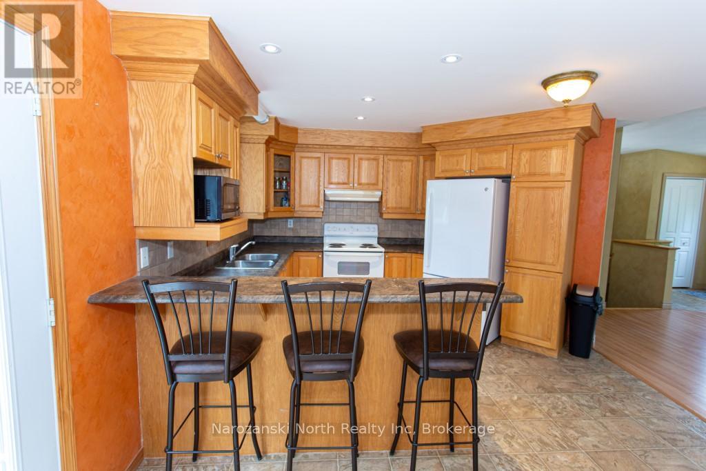 30 Presquille Road, French River, Ontario  P0M 1A0 - Photo 9 - X12370985