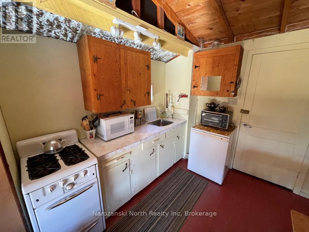 1096 East Road E, West Nipissing, Ontario  K6H 5R5 - Photo 10 - X12468845