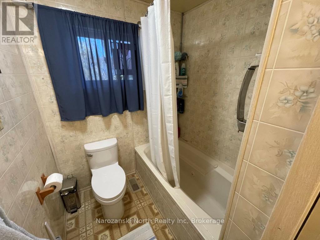 6 Champlain Street, French River, Ontario  P0M 2N0 - Photo 8 - X12470239