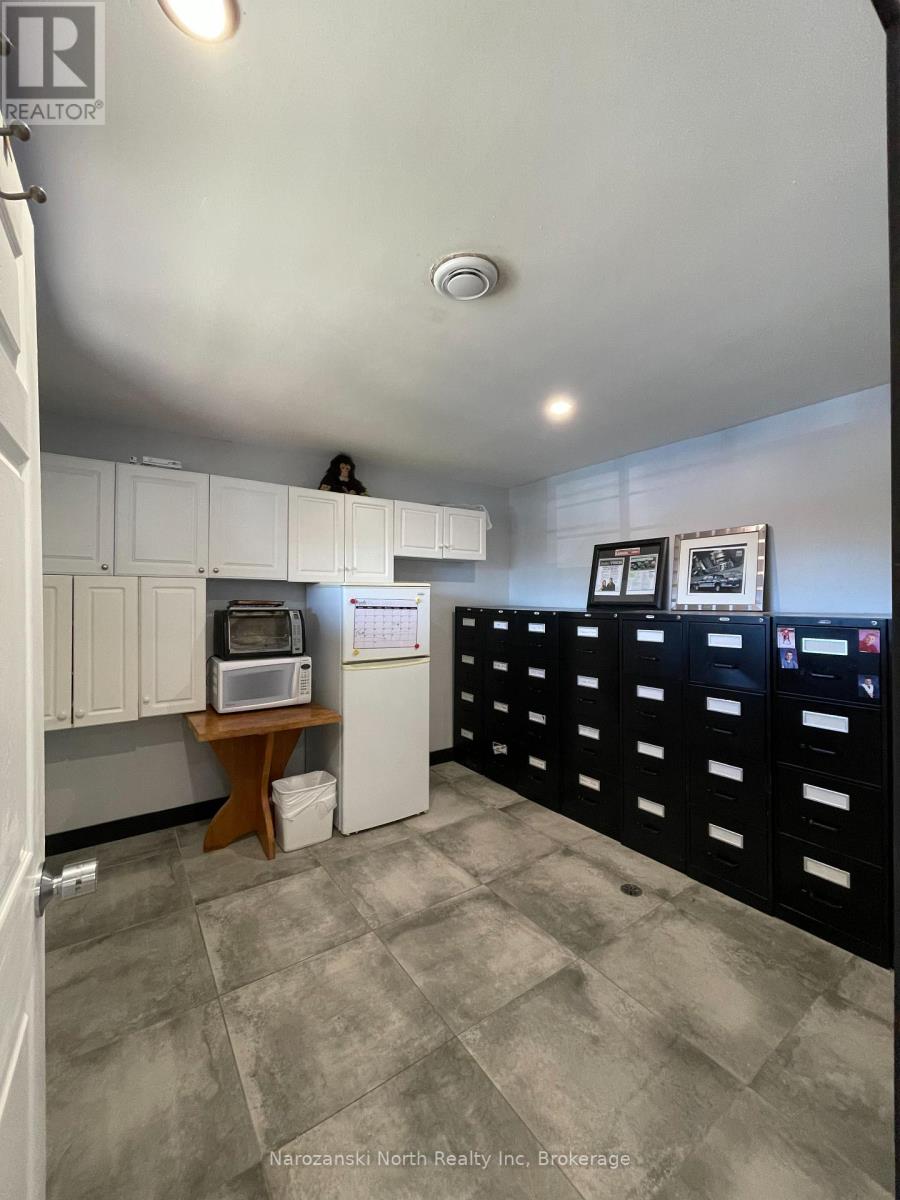 469 Kingsway, Greater Sudbury, Ontario  P3B 2E1 - Photo 17 - X12683942