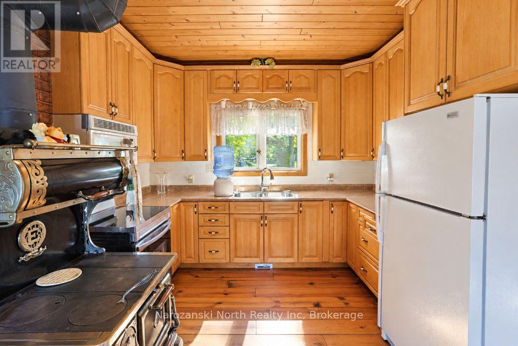 344 Perry Avenue, Killarney, Ontario  P0M 1A0 - Photo 9 - X13878360