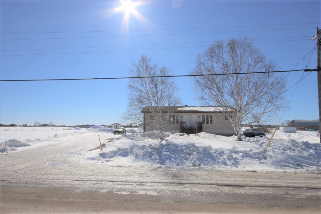 Welcome To This, Income Property Opportunity!!, Ontario    - Photo 2 - RP9545527522