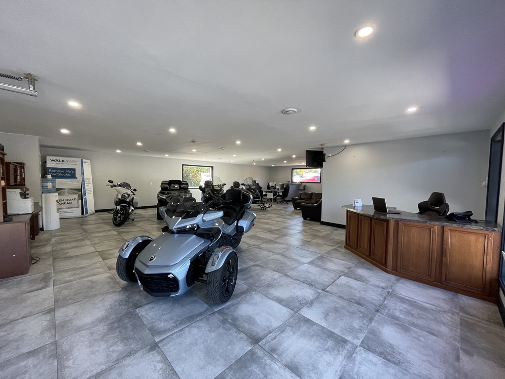 Seize The Opportunity..., At This Prime Location!, Ontario   - Photo 4 - CL1968367420