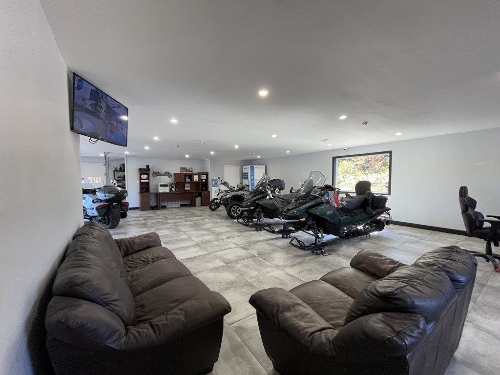 Seize The Opportunity..., At This Prime Location!, Ontario   - Photo 6 - CL1968367420