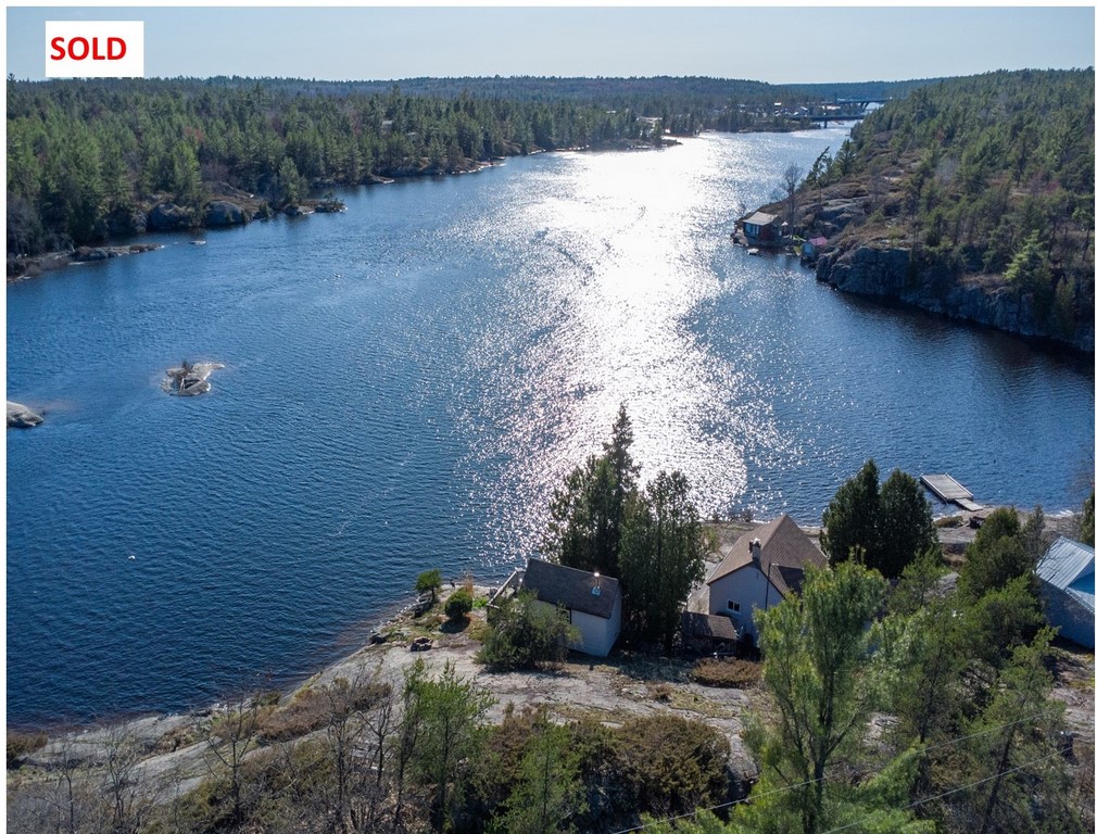 At This Waterfront Hideaway, You Will Never Want To Be Found, Ontario  P0M 1A0 - Photo 1 - RP5519699661