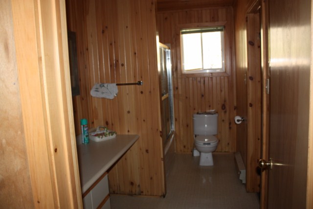 Expensive Lakefront Priced Home, On Tiny Lot? Not This One!, Ontario    - Photo 10 - RP6531702270