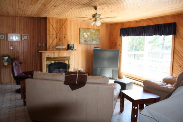 Expensive Lakefront Priced Home, On Tiny Lot? Not This One!, Ontario    - Photo 12 - RP6531702270