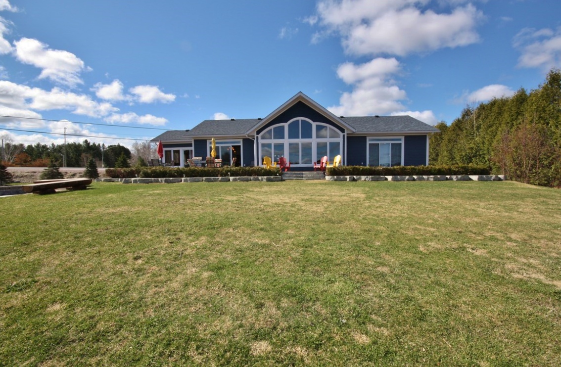 A Perfect Waterfront Getaway , Dream Life Inspired!!, Ontario    - Photo 15 - RP2317381432