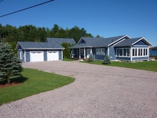 A Perfect Waterfront Getaway , Dream Life Inspired!!, Ontario    - Photo 2 - RP2317381432