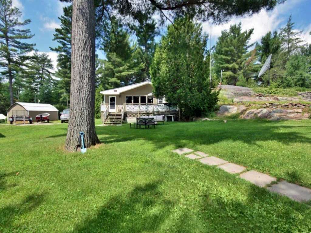 Two For One!!, Family Compound!!, Ontario    - Photo 1 - RP945087865